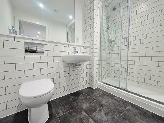 1 Bedroom Flat To Rent In Cow Green, Halifax, HX1