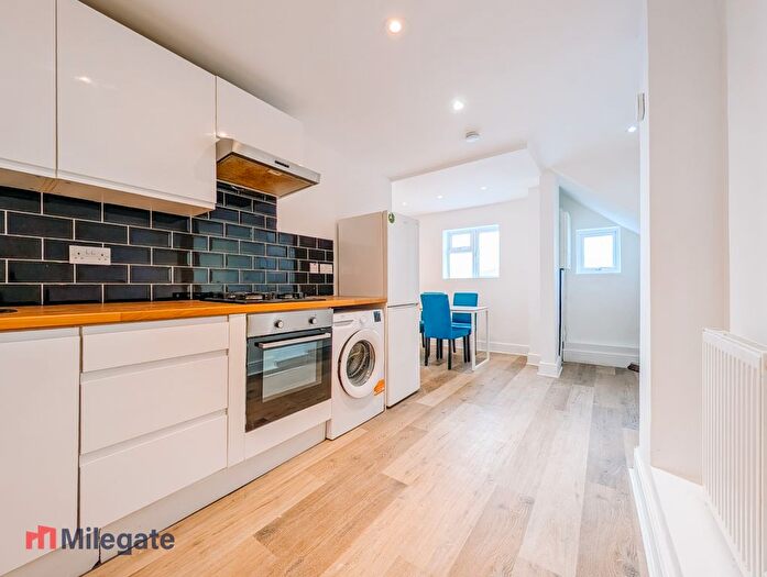 1 Bedroom Flat To Rent In Great North Way, Hendon, NW4