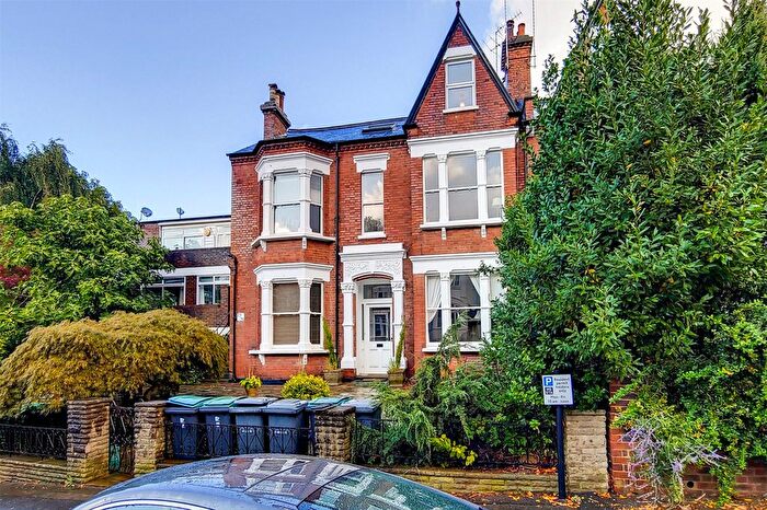 2 Bedroom Flat To Rent In Talbot Road, N6