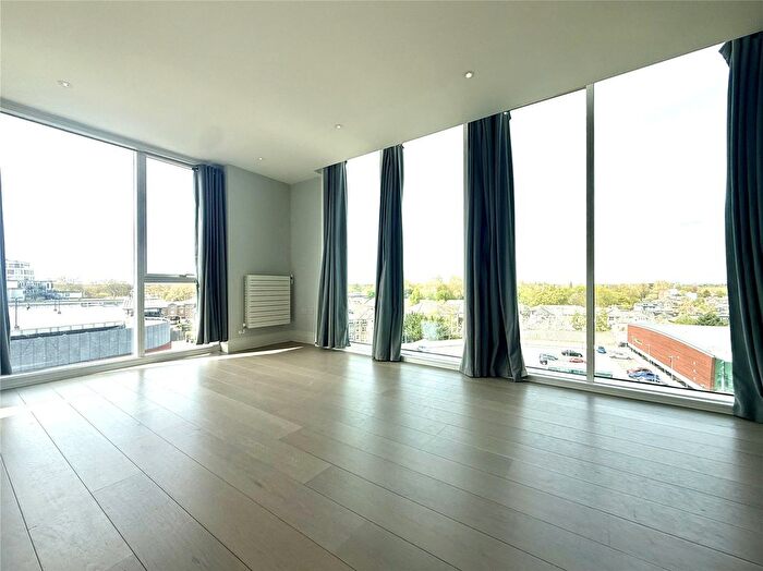 2 Bedroom Flat To Rent In Hamond Court, Kingston Upon Thames, Surrey, KT2