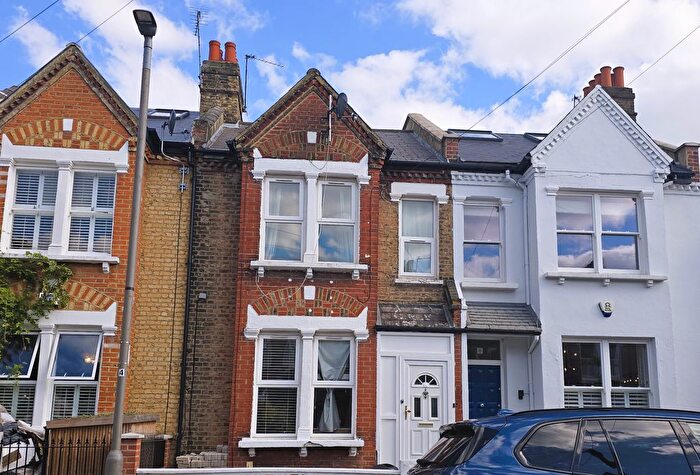 1 Bedroom Flat For Sale In Dingwall Road, London, SW18