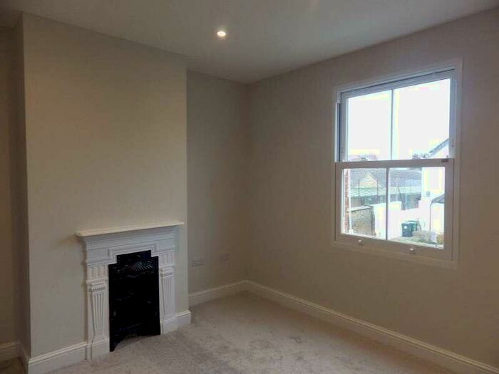 1 Bedroom Flat To Rent In Egmont Road, Surbiton, KT6