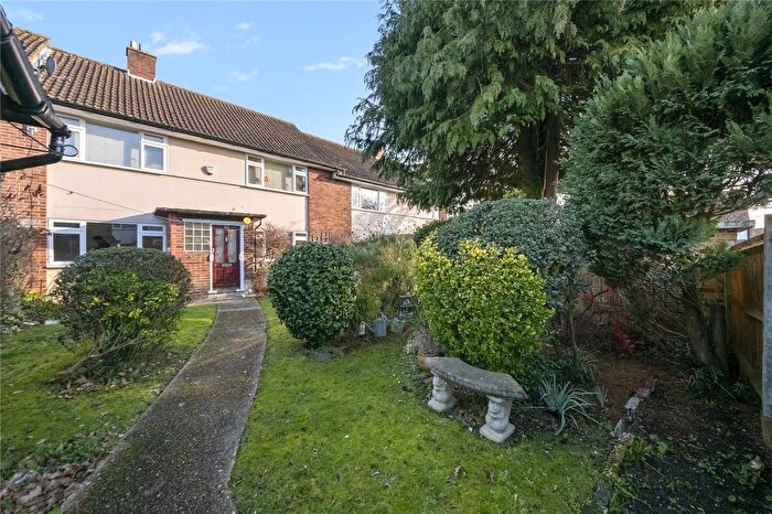 2 Bedroom Maisonette For Sale In Southbourne Gardens, Ruislip, HA4