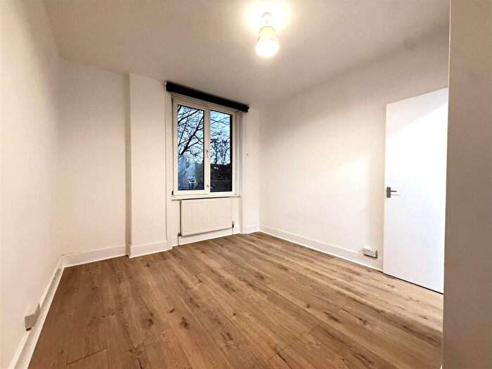Studio To Rent In Lascotts Road, London, N22