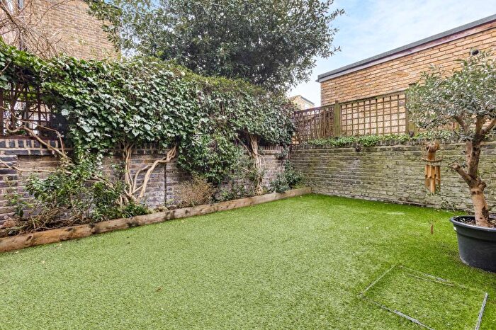 5 Bedroom Terraced House To Rent In Wakehurst Road, Between The Commons, SW11