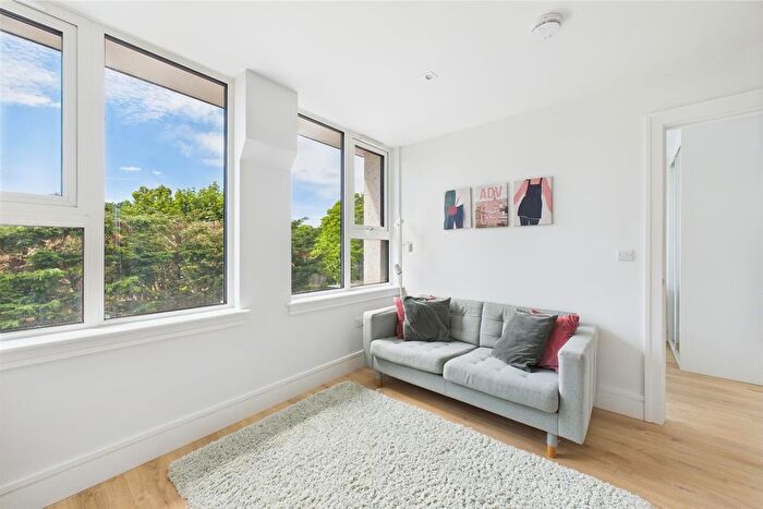 2 Bedroom Flat To Rent In Clive House, Weybridge, KT13