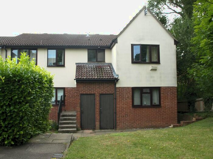 1 Bedroom Flat To Rent In Salesbury Drive, Billericay, Essex, CM11