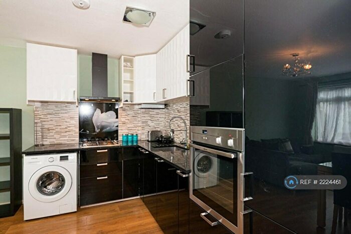 3 Bedroom Flat To Rent In Park Road High Barnet, High Barnet, Barnet, EN5