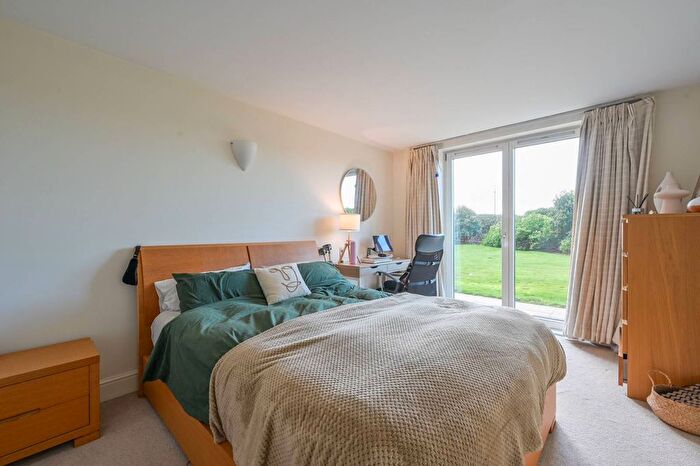 2 Bedroom Flat To Rent In Pierpoint Building, Isle Of Dogs, London, E14