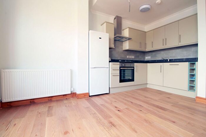 2 Bedroom Flat To Rent In Green Lanes, Newington Green, N16