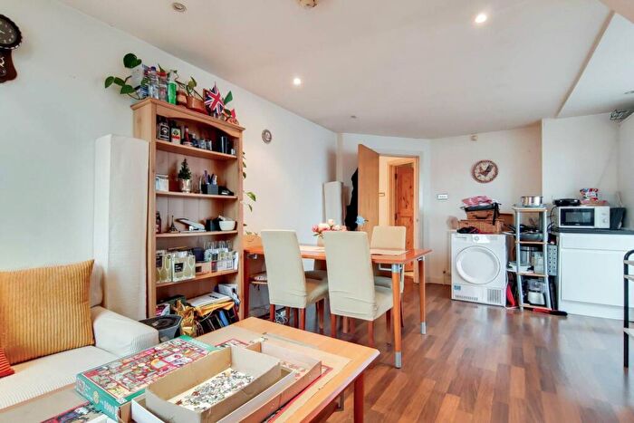 2 Bedroom Flat To Rent In Westferry Road, Isle Of Dogs, London, E14