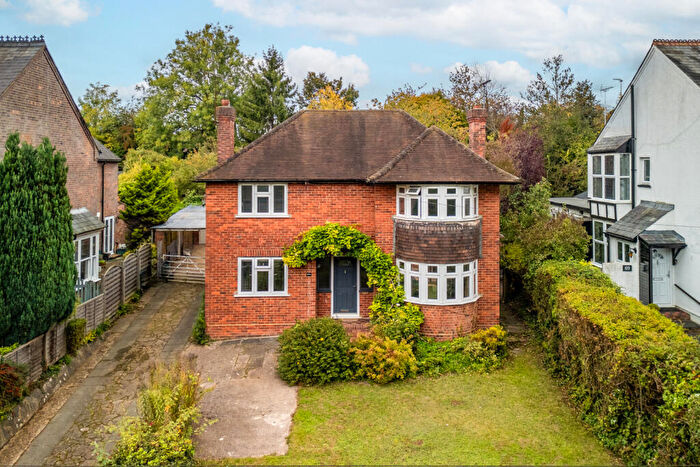 3 Bedroom Detached House For Sale In Amersham Road, High Wycombe, Buckinghamshire, HP13