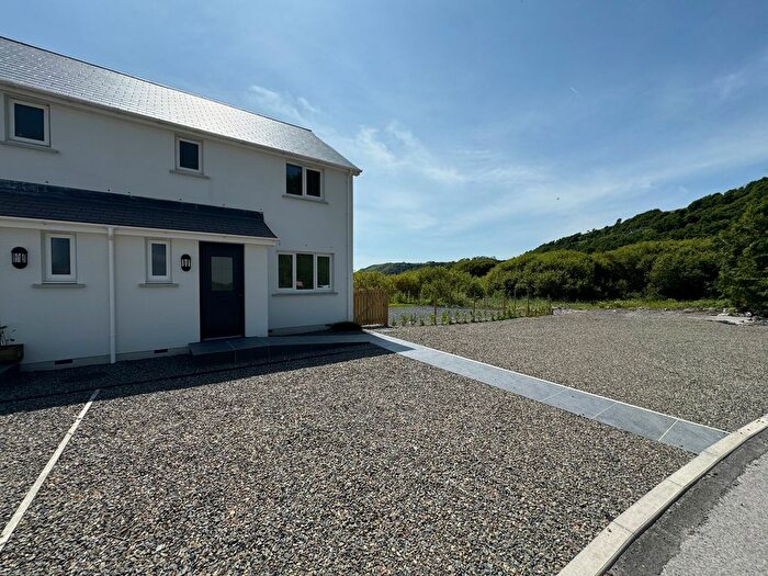 3 Bedroom Semi-Detached House For Sale In Dukes Meadow, Wood End, Pendine, Carmarthen, SA33