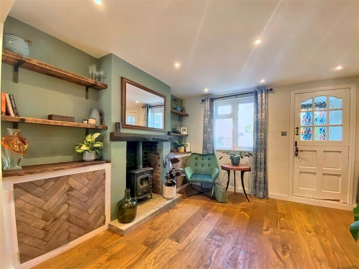 3 Bedroom Cottage To Rent In Harefield Road, Uxbridge, Middlesex, UB8