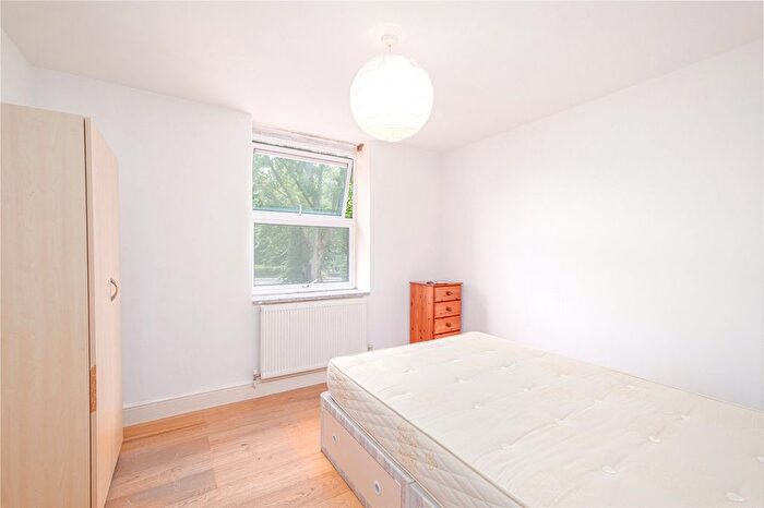 2 Bedroom Flat To Rent In Windsor Court, High Street, Crouch End, London, N8
