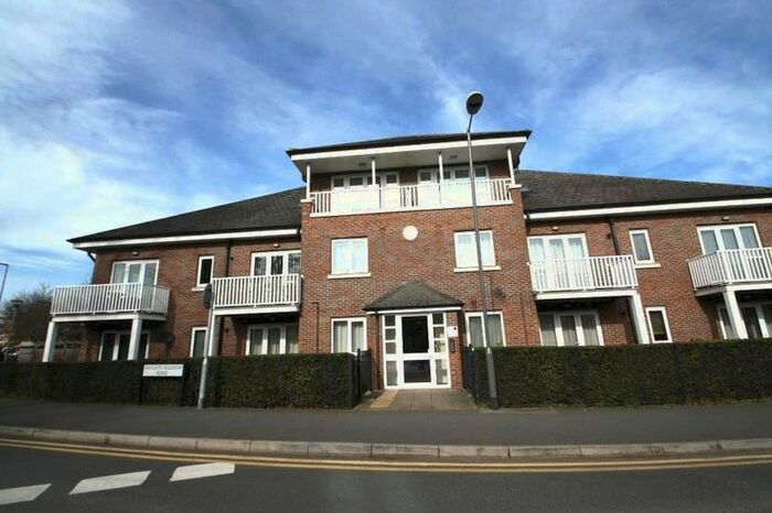 1 Bedroom Flat To Rent In Rollings House, Wrights Meadow Road, High Wycombe, HP11