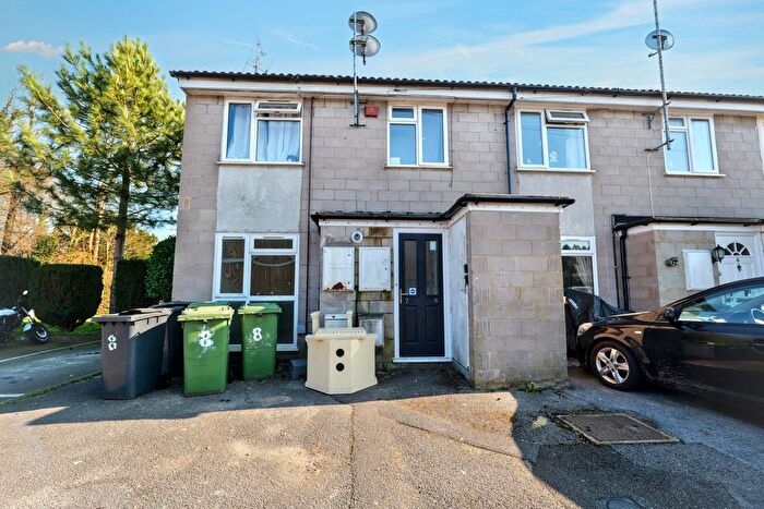 2 Bedroom Flat For Sale In Chawton Park Road, Alton, GU34