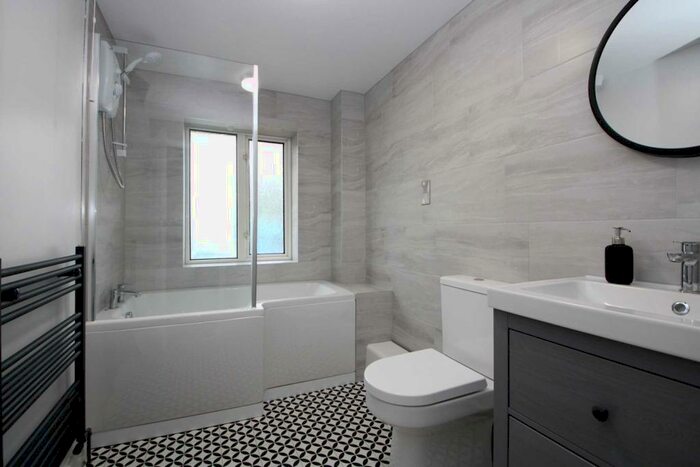 1 Bedroom Apartment To Rent In Town Centre Location, HP3