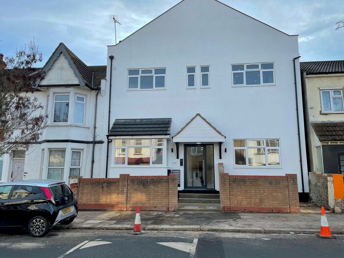 2 Bedroom Flat To Rent In Westborough Road, Westcliff-On-Sea/Southend On Sea, SS0