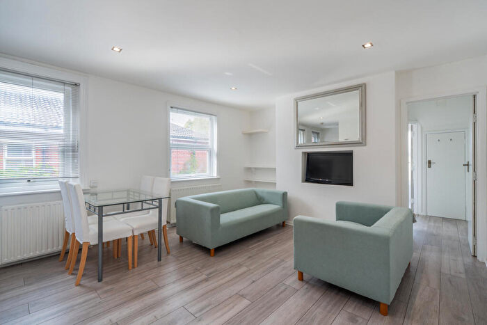 1 Bedroom Flat To Rent In Thornbury Avenue, Southampton, Hampshire, SO15