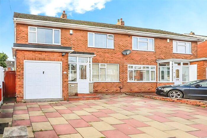 3 Bedroom Semi-Detached House To Rent In Elizabeth Avenue, Wolverhampton, West Midlands, WV4