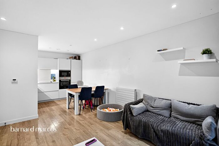 2 Bedroom Flat For Sale In Purbeck Gardens, London, SE26