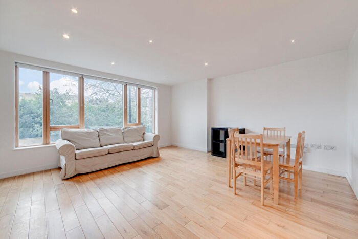 2 Bedroom Flat For Sale In York Way, Camden, N7