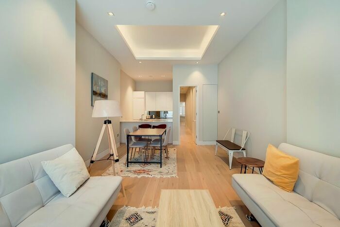 2 Bedroom Flat To Rent In John Street, London, WC1N