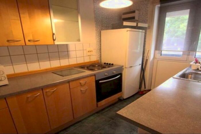 Studio To Rent In Hodister Close, London, SE5