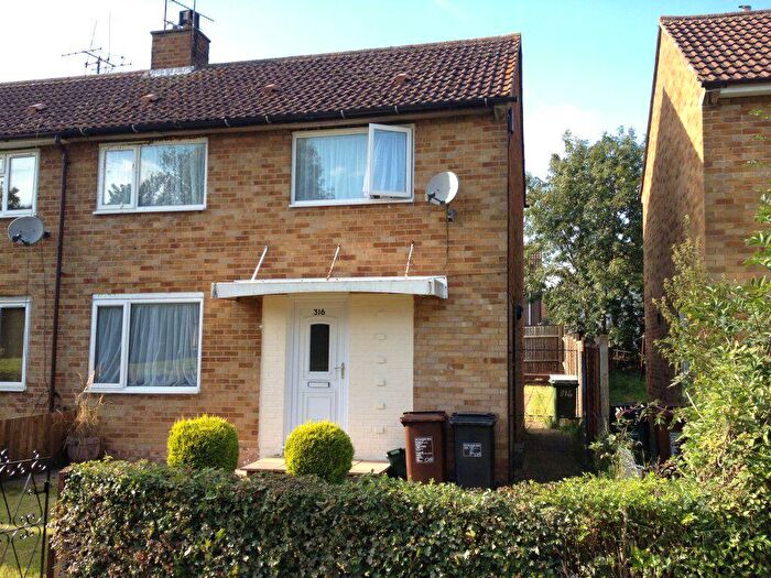 2 Bedroom House To Rent In Gainsborough Road, NN18