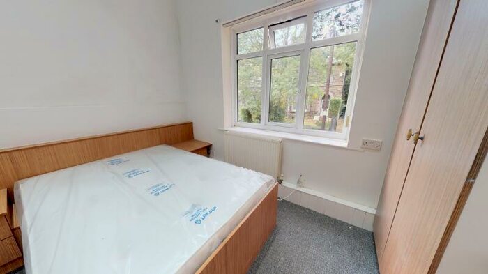 3 Bedroom Flat To Rent In Headingley Lane, Headingley, Leeds, LS6