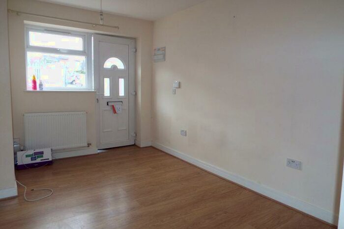 2 Bedroom Flat To Rent In Pershore Road, Selly Park, Birmingham, B30