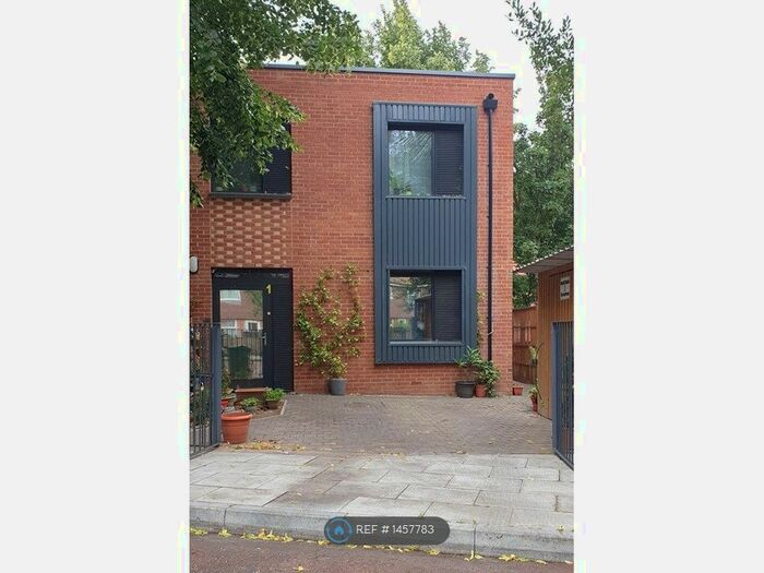 4 Bedroom Semi-Detached House To Rent In Cape Apartments, London, SE16