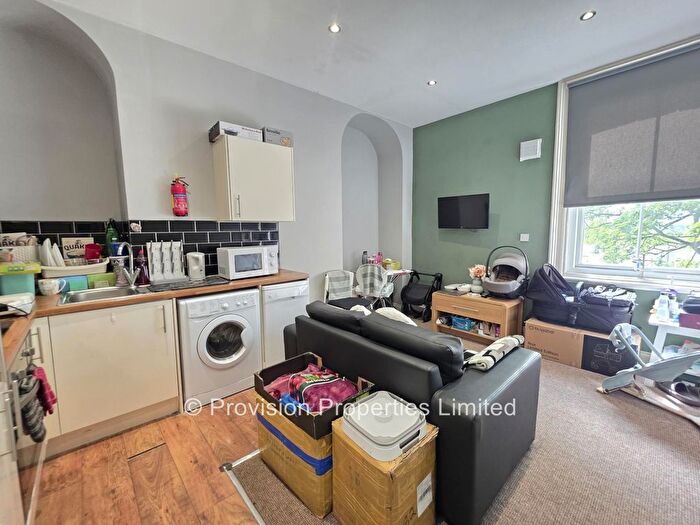 1 Bedroom Flat To Rent In Moorland Road, Hyde Park, Leeds, LS6