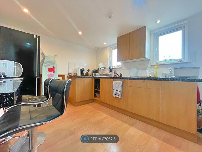 Studio To Rent In Hayling Avenue, Portsmouth, PO3