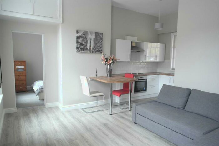 1 Bedroom Flat To Rent In The Shopping Centre, Garden Village, Hull, HU8