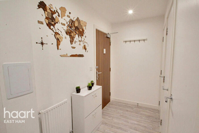 1 Bedroom Flat To Rent In Saint Pier Court, London, E13