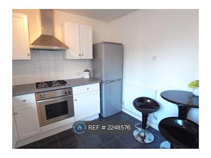 2 Bedroom Flat To Rent In Wood Lane, Chapel Allerton, Leeds, LS7
