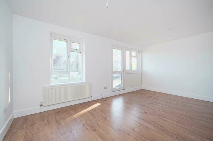 2 Bedroom Flat To Rent In Amhurst Road, Hackney, London, E8