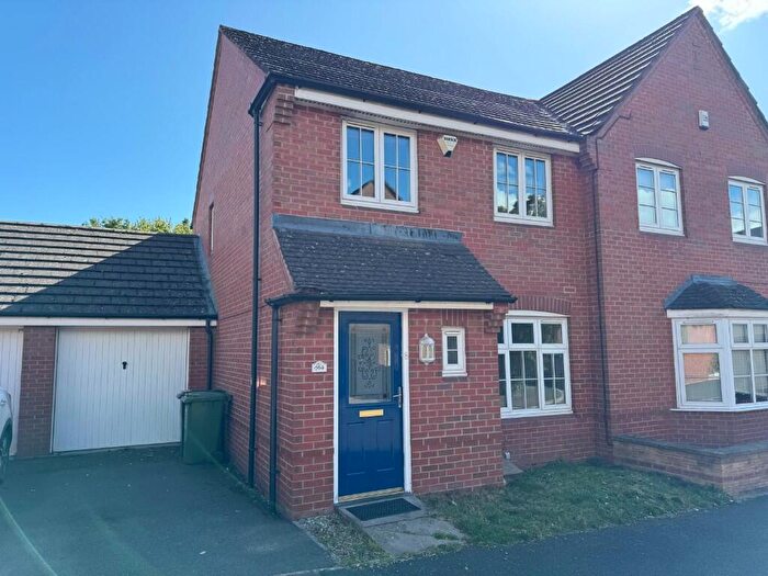 3 Bedroom Semi-Detached House To Rent In Evesham Road, Redditch, Worcestershire, B97
