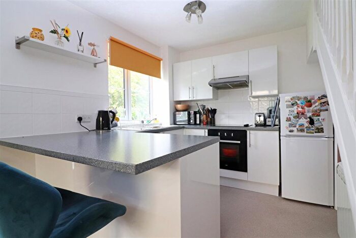 1 Bedroom End Terrace House For Sale In Wordsworth Mead, Redhill, RH1