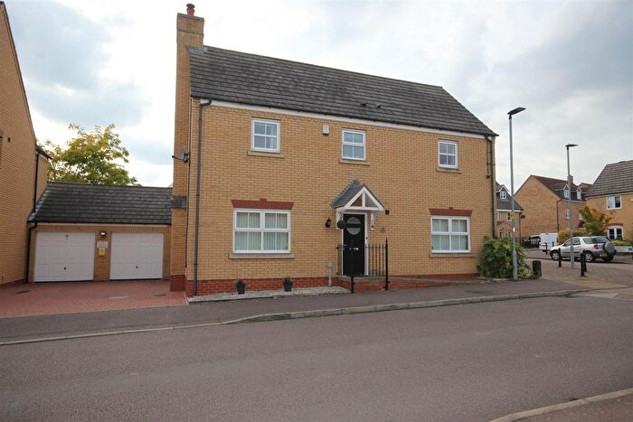 4 Bedroom Detached House For Sale In Maskell Drive, Bedford, MK41