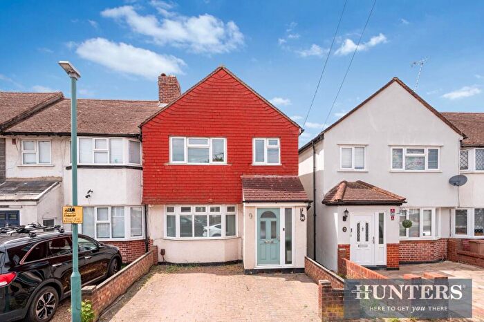 3 Bedroom Terraced House For Sale In Buckland Way, Worcester Park, KT4