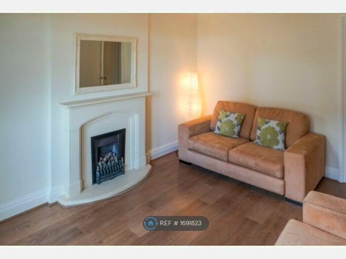 2 Bedroom Flat To Rent In Parsonsgreen Terrace, Edinburgh, EH8
