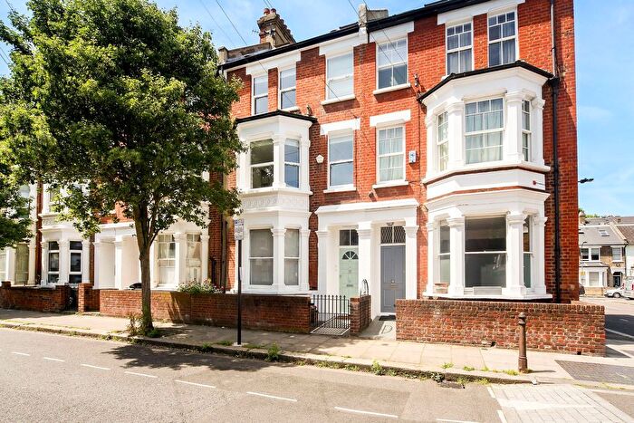 3 Bedroom Maisonette To Rent In Tunis Road, London, W12