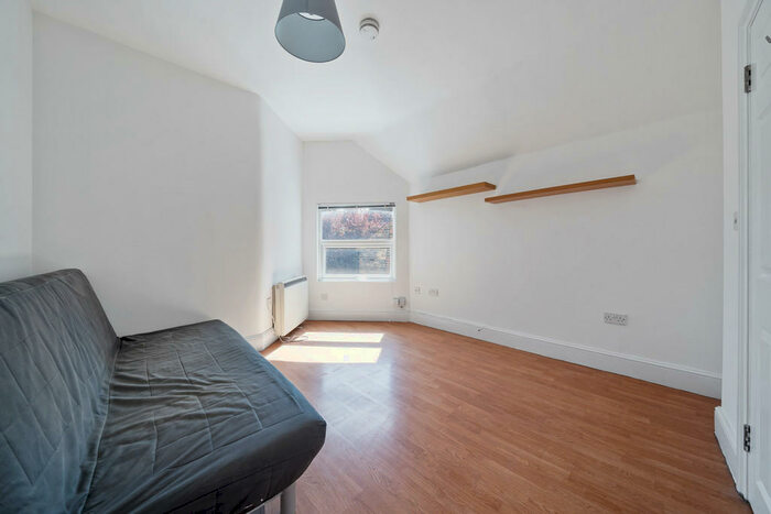 Apartment To Rent In Tetherdown, Muswell Hill, London, N10