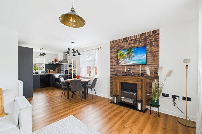 2 Bedroom Maisonette For Sale In Valerian Way, Leighton Buzzard, LU7