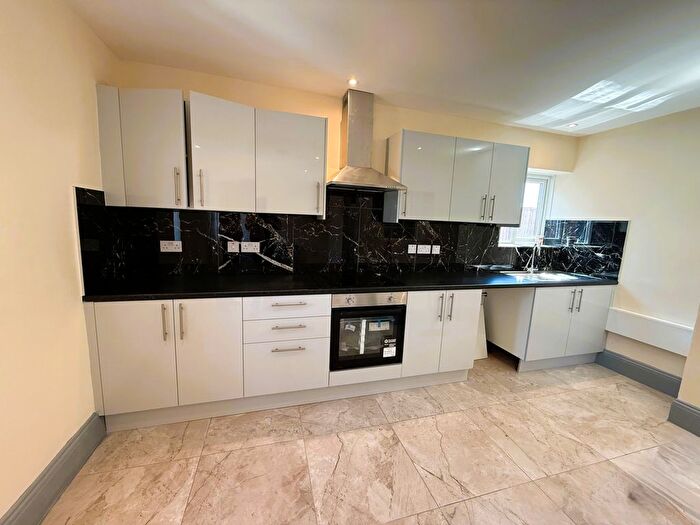 3 Bedroom Semi-Detached House To Rent In Feltham, TW14