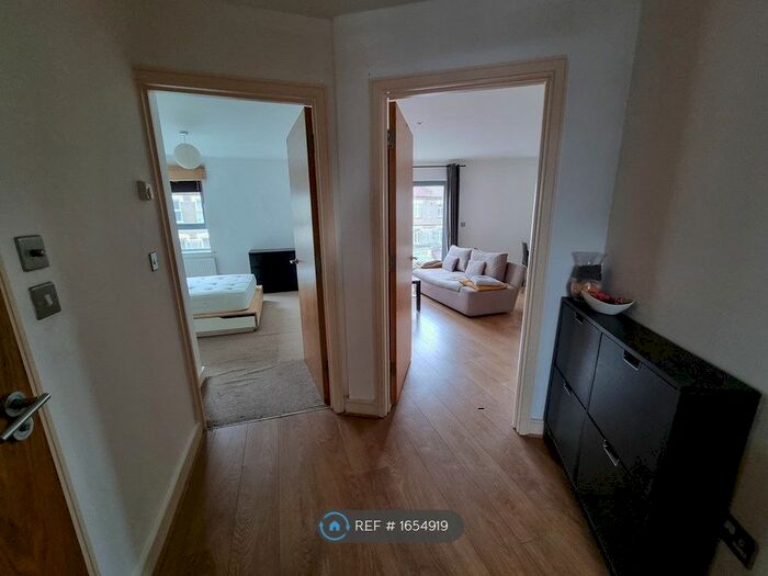 1 Bedroom Flat To Rent In Merryfield Court, London, SW11