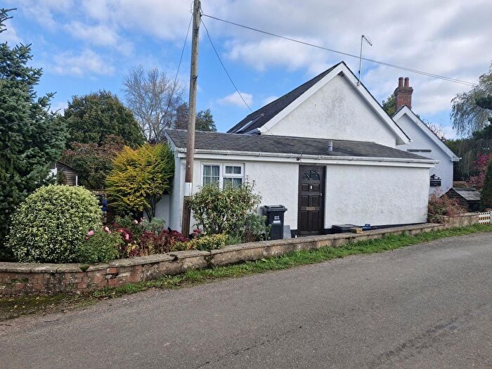 2 Bedroom Flat To Rent In Kentisbeare, Cullompton, EX15